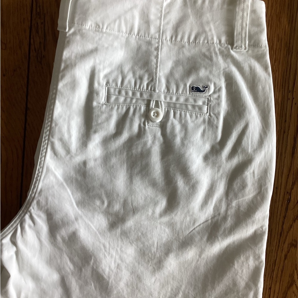 Vineyard Vines White Shorts SZ 10 Like new without tags